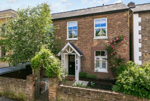 Pemberton Cottage, Pemberton Road, East Molesey- click for photo gallery